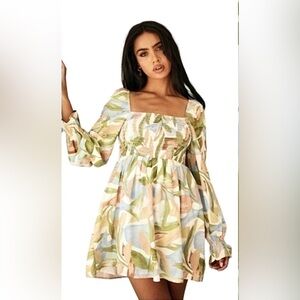 Girl And The Sun Cali Dress In Leaf Print Womens Sz M Fit To Flare Smocked Mini